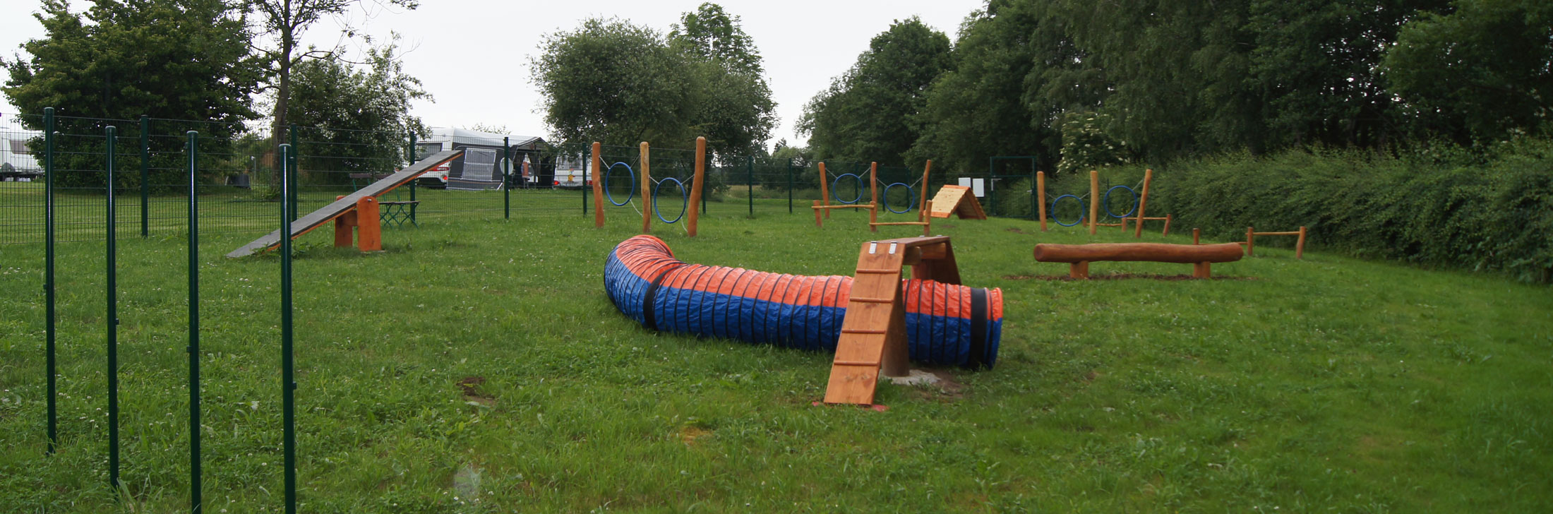 Camping mit Hund :: LuxOase - Camping- und Freizeitpark